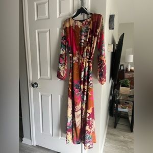 Stunning satin Lulus dress